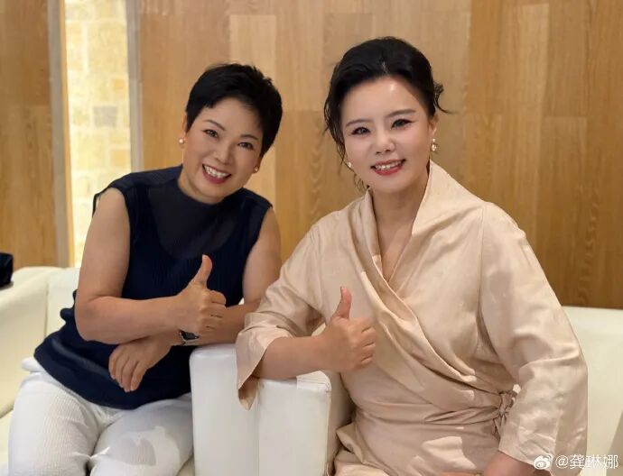 龚琳娜晒与倪夏莲合照  网友:梦幻联动